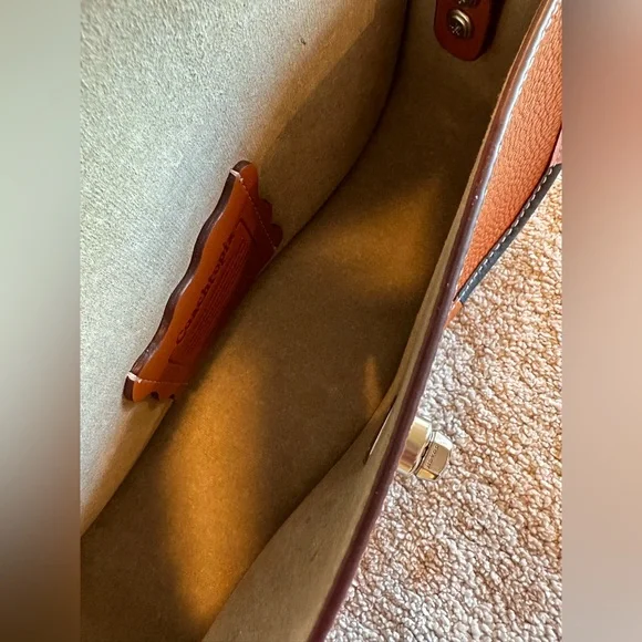 Wavy Dinky In Coachtopia Leather With Upcrafted Scrap Binding - Picture 8 of 13